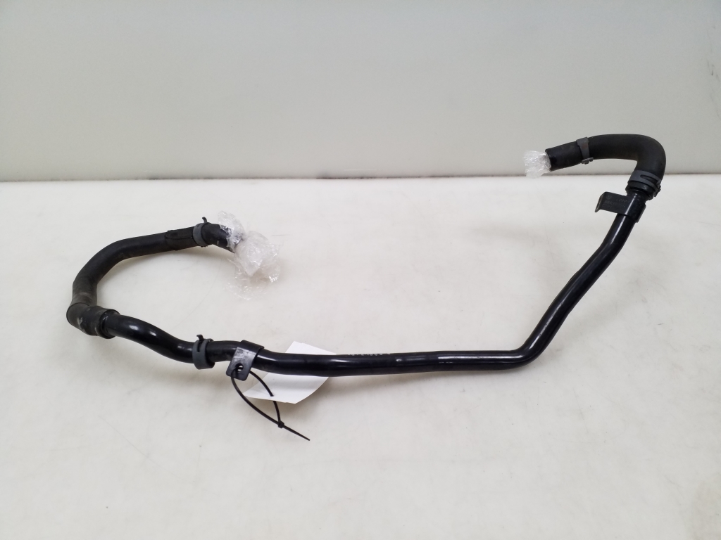 Volkswagen Passat B7 (2010–2014) Schlauch 1K0145762HG Volkswagen Passat B7 (2010–2014) Schlauch 1K0145762HG
