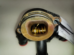 Volkswagen Passat B7 (2010–2014) Kühlmittelthermostat 03L121111AE - 4