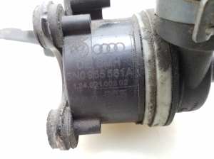Volkswagen Passat B7 (2010–2014) Zusatzwasserpumpe 5N0965561A - 4