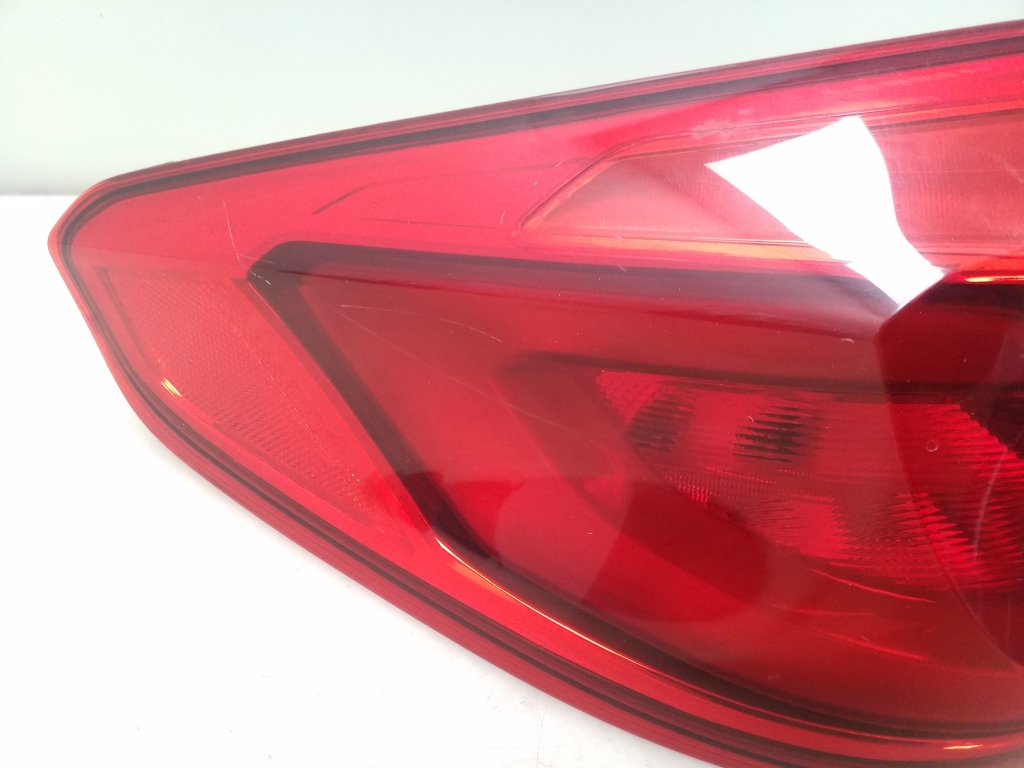 BMW 5 Series G30/G31 (2016-2023) Rear Left Taillight 7376463 25062552