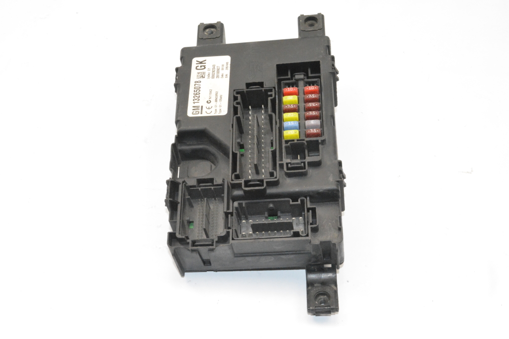 Opel Corsa D (2006–2014) Drošinātāju kaste salonā 13265078 Opel Corsa D (2006–2014) Drošinātāju kaste salonā 13265078
