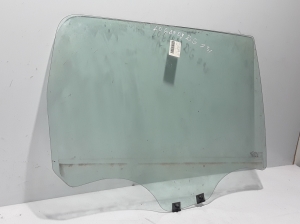 Rear side door glass - 8200396073