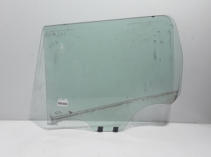 Rear side door glass - 8200396075