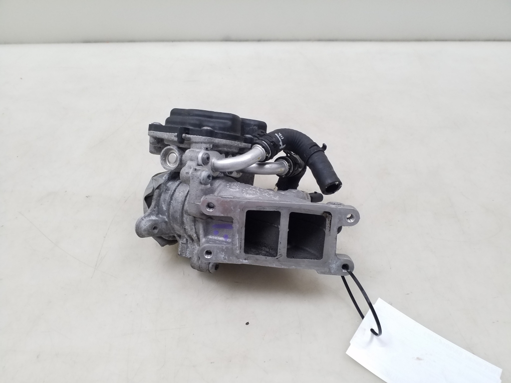 VOLKSWAGEN Passat B8 (2014-2023) Gasshus 04L128063AA 25062755