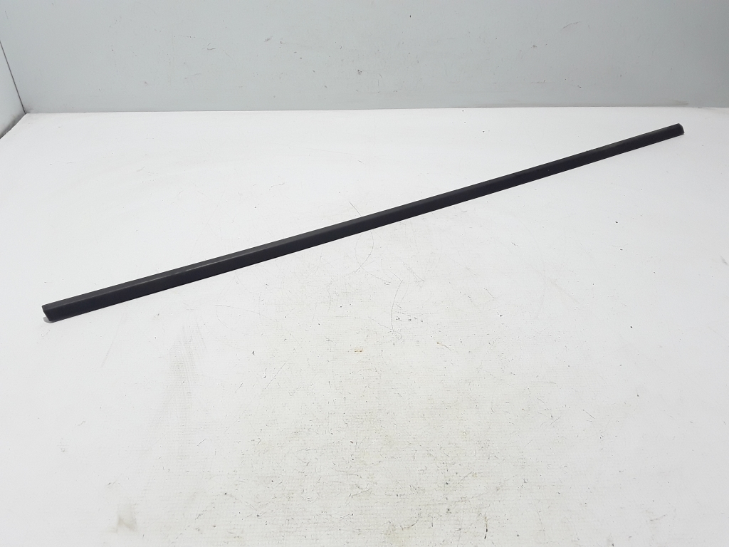 Used VOLVO XC60 Front door strip to the glass exterior