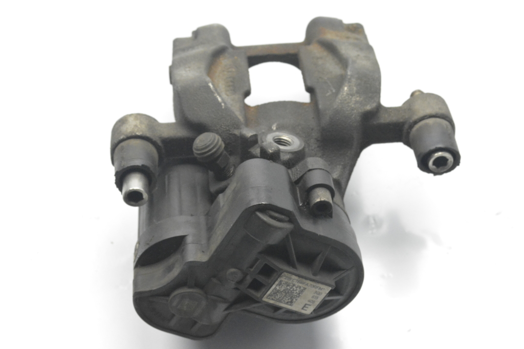 Volkswagen Passat B8 (2014–2023) Tagumine pidurisadul 3Q0615405 Volkswagen Passat B8 (2014–2023) Tagumine pidurisadul 3Q0615405