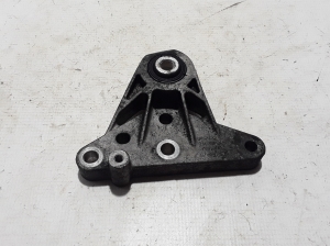  Engine holder 