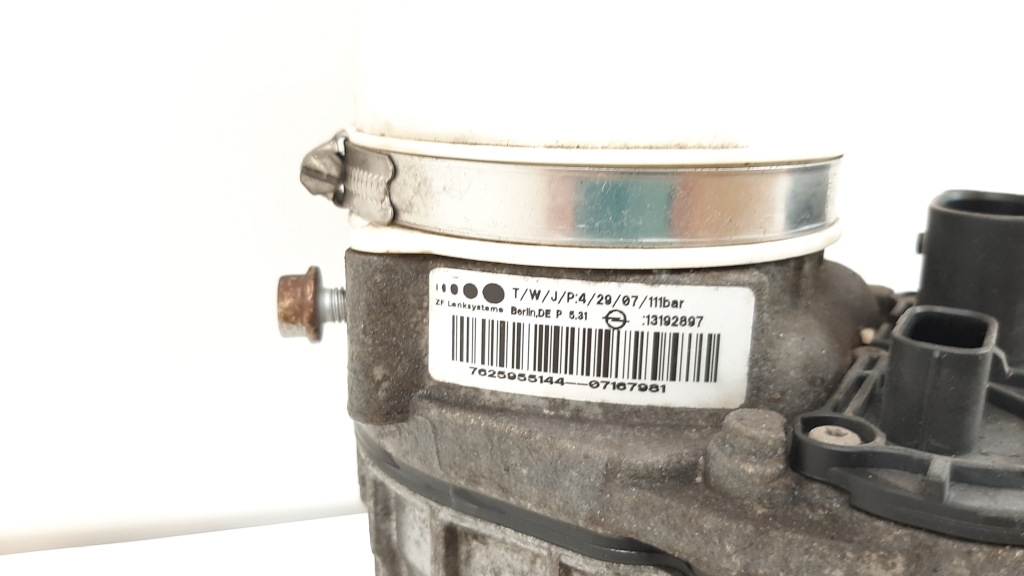 Used Opel Zafira Power steering pump 13192897