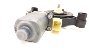 Volkswagen Golf VII (2012–2026) Front door window regulator motor 5Q0959802B - 3