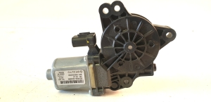 Hyundai i30 (2011–2017) Front door window regulator motor 82450-A5000 - 2