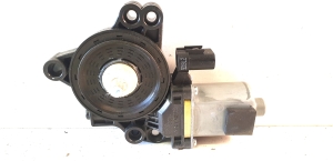 Front door window regulator motor - 82450-A5000