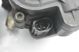 Volkswagen Golf VII (2012–2026) Aizmugurējais bremžu suports 5Q0615406 - 2