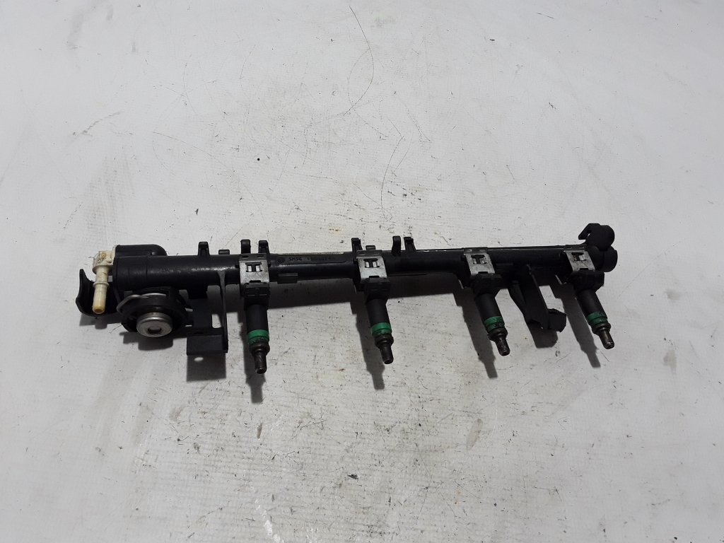 VOLVO S40 2 generation (2004-2012) Fuel Rail 5M569H487BA 22429979