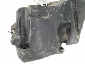  Windscreen washer tank front 