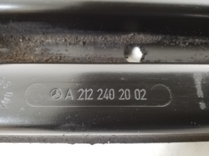 Mercedes Benz E-Class W212 (2009–2015) Getriebehalter A2122402002 - 3
