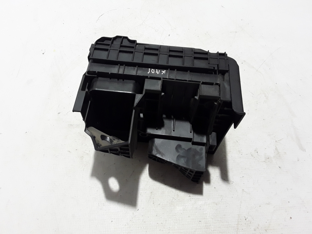 VOLKSWAGEN Caddy 3 generation (2004-2015) Fuse Box Holder 1K0937629A 22430248