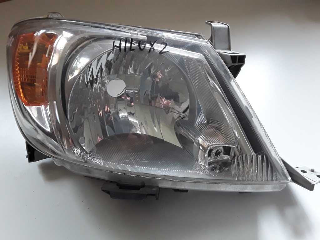 TOYOTA Hilux 7 generation (2005-2015) Front Right Headlight UPM60GF20 23169984