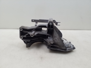 Volkswagen Crafter (2011–2017) Lichtmaschinenhalter 076145167 - 2