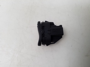 Ford Focus (1998–2005) Aizmugurējo sānu durvju stikla slēdzis 98AB14529DC - 3