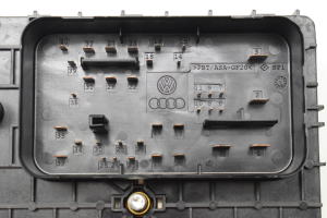 Volkswagen Passat B7 (2010–2014) Kaitsmekarp salongis 3C0937125A - 3
