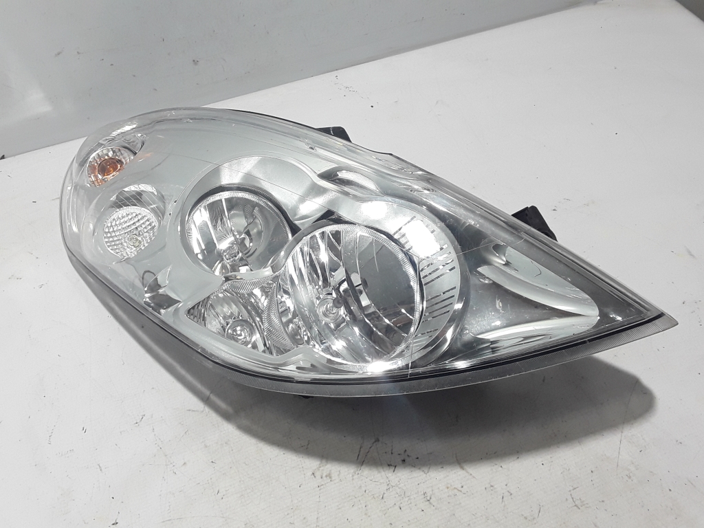 Used RENAULT Master Headlights 260100049R