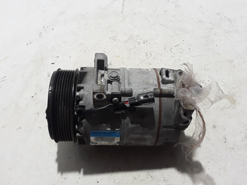 Used RENAULT Trafic Air conditioner compressor 926001732R