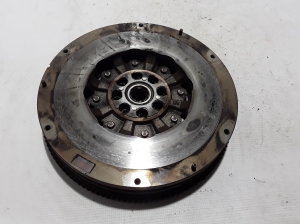  Clutch flywheel 