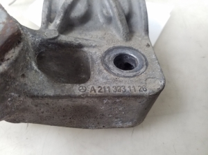 Mercedes Benz E-Class W211 (2002–2009) Stabilisatorhalter vorne A2113231126 - 3