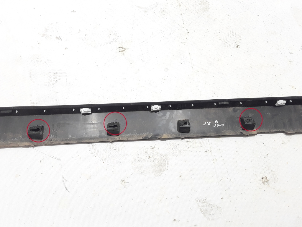 VOLVO XC60 2 generation (2017-2024) Capac pag lateral din plastic dreaptă 31420623 22431507