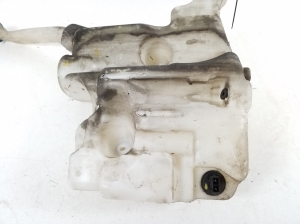  Windscreen washer tank front 