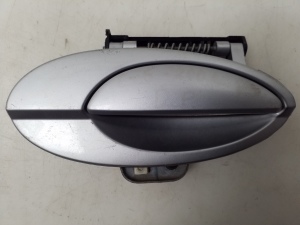 Esiukse välimine avakäepide ja selle detailid - 324804D04 