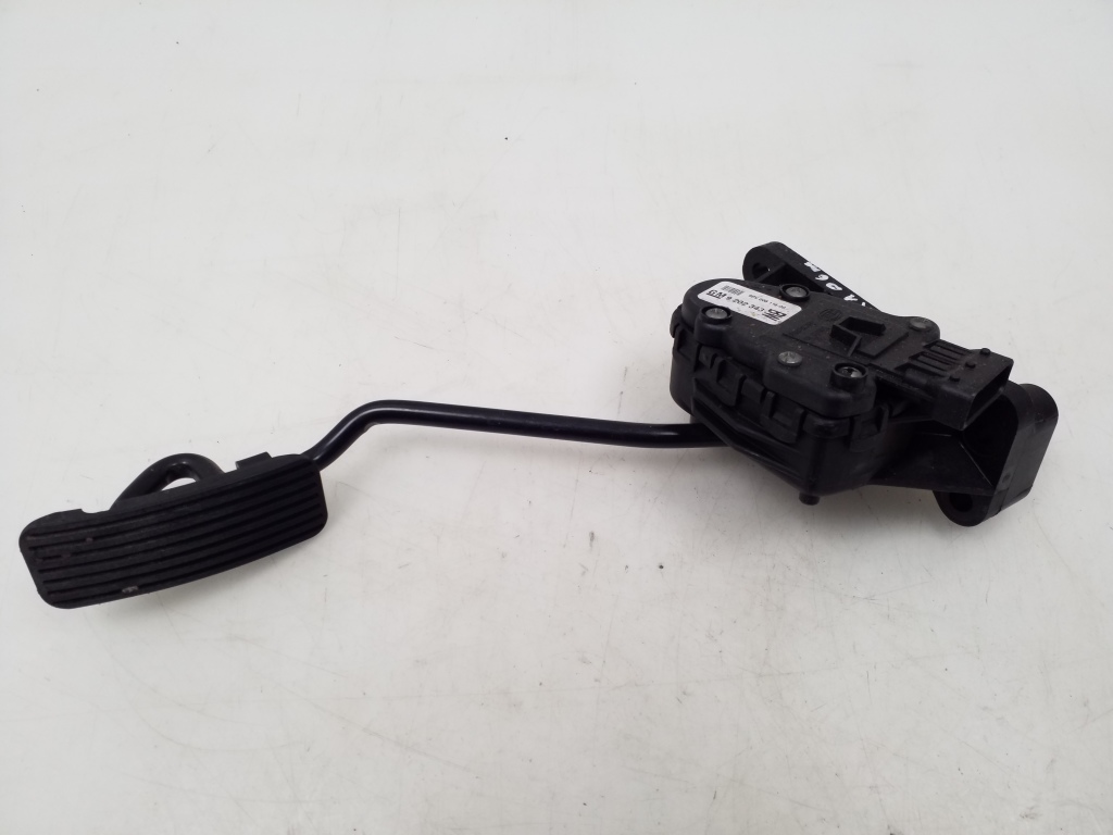 Used Opel Zafira Accelerator pedal 9202343