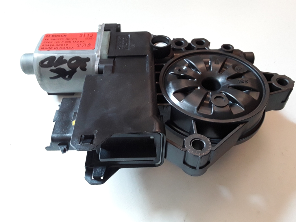 Hyundai i40 (2011–2026) Rear side door window regulator motor 834603Z010 Hyundai i40 (2011–2026) Rear side door window regulator motor 834603Z010