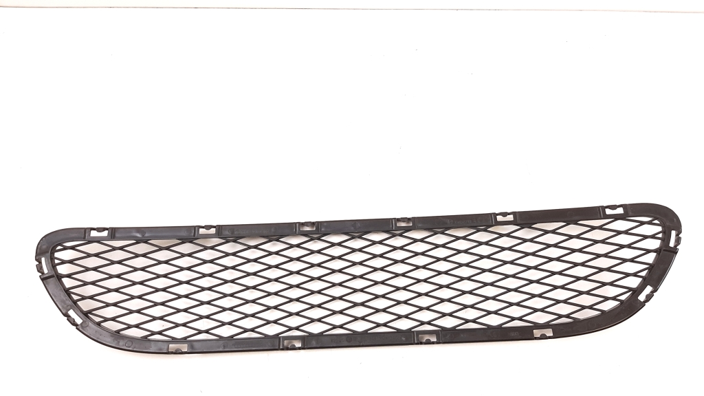 Used BMW 3 SERIES Front bumper lower grille 7198906