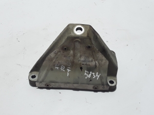   Engine holder 