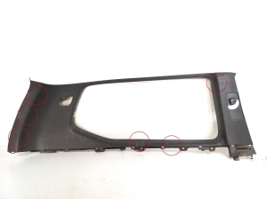  Interior trim of the rear strut 