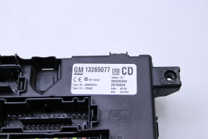 Opel Corsa D (2006–2014) Drošinātāju kaste salonā 13265077 - 4
