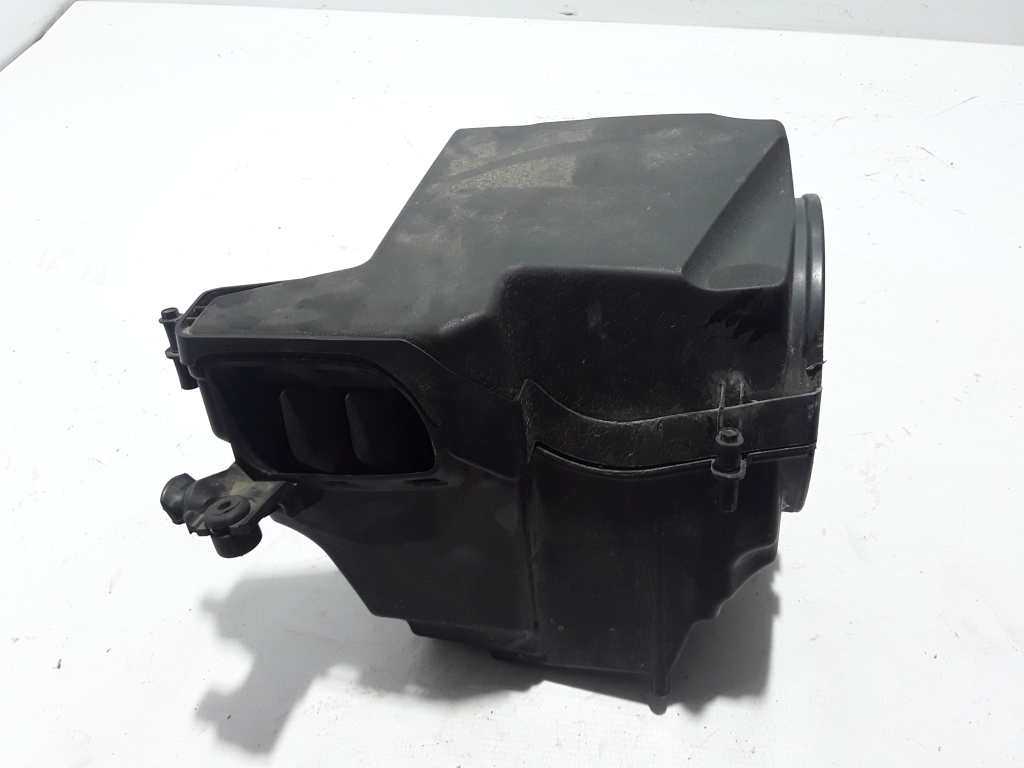 Used VOLVO C30 Air filter housing