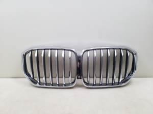  Front grille 