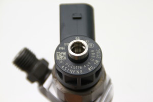  Fuel injector 