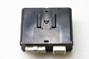 Mazda 6 (2002–2007) Centrālās atslēgas vadības bloks 90LP0247 - 3