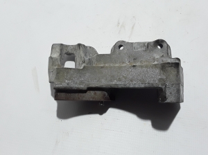  Engine holder 