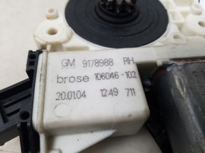 Opel Vectra C (2002–2008) Front door window regulator motor 9178988 - 2