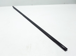 Aizmugurējo sānu durvju stikla ārējā līste - 7209709