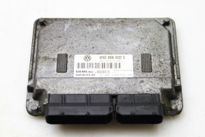 Motorsteuergerät - 03D906032C