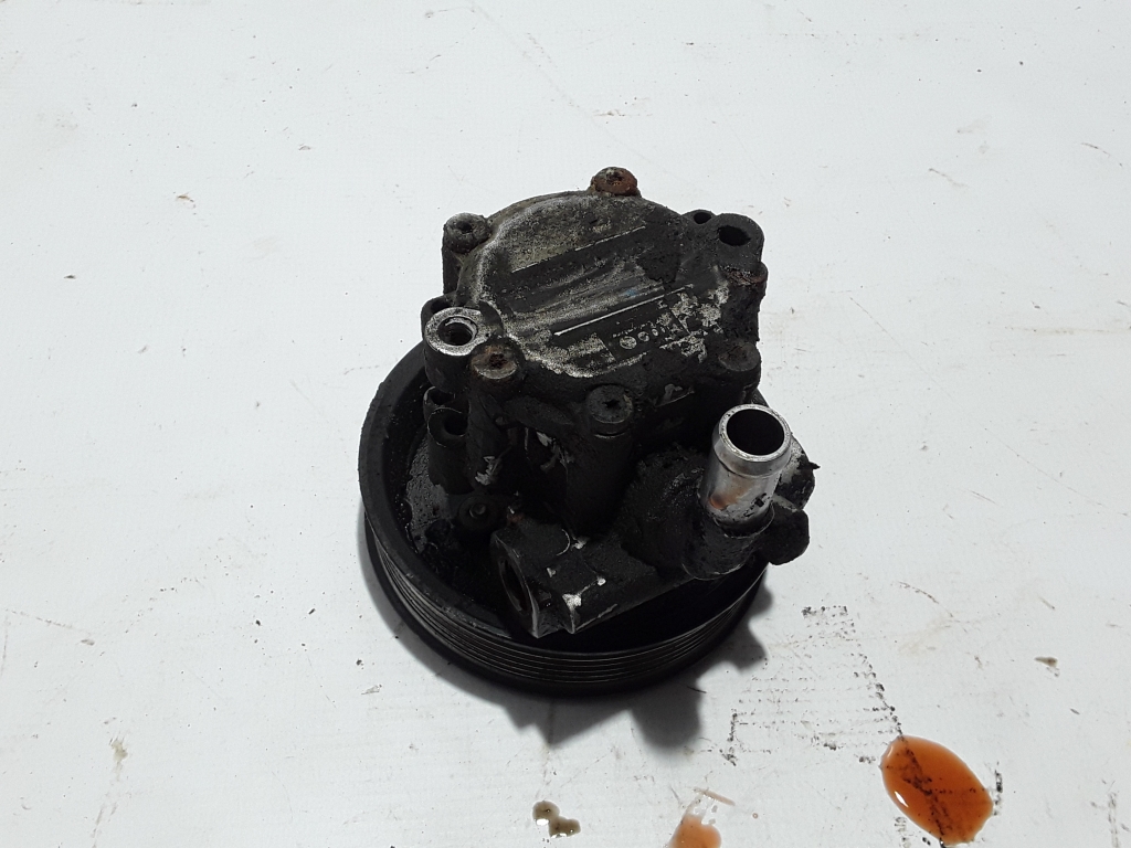Used RENAULT Trafic Power steering pump 491101050R