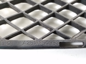 Mercedes Benz R-Class 251 (2006–2017) Front bumper lower grille A2518850953 - 2