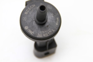 Volkswagen Golf V (2003–2009) Magnetventil 06E906517A - 2