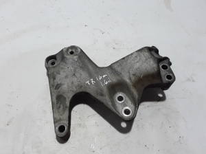  Engine holder 