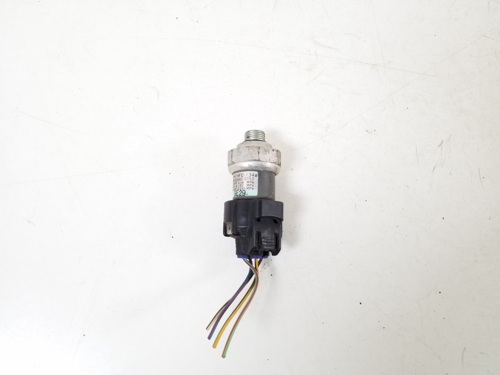 TOYOTA Corolla (2001–2007) A/C condenser sensor 88645-60030 TOYOTA Corolla (2001–2007) A/C condenser sensor 88645-60030